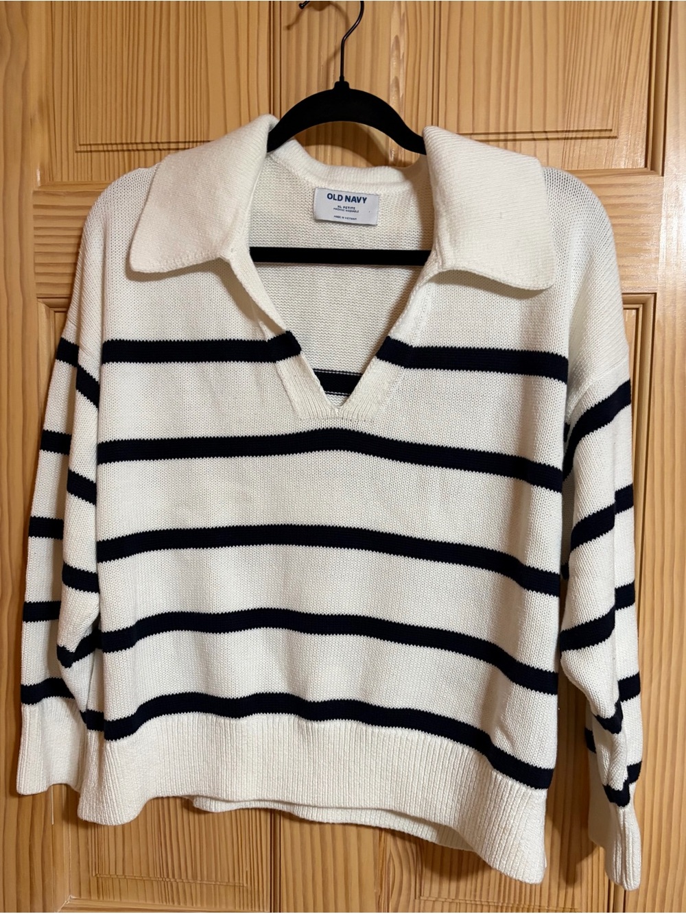 Cream V‑Neck Pullover Sweater with Black Stripes Collegiate Cozy Casual XL PETIT